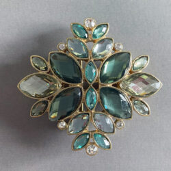 Broches
